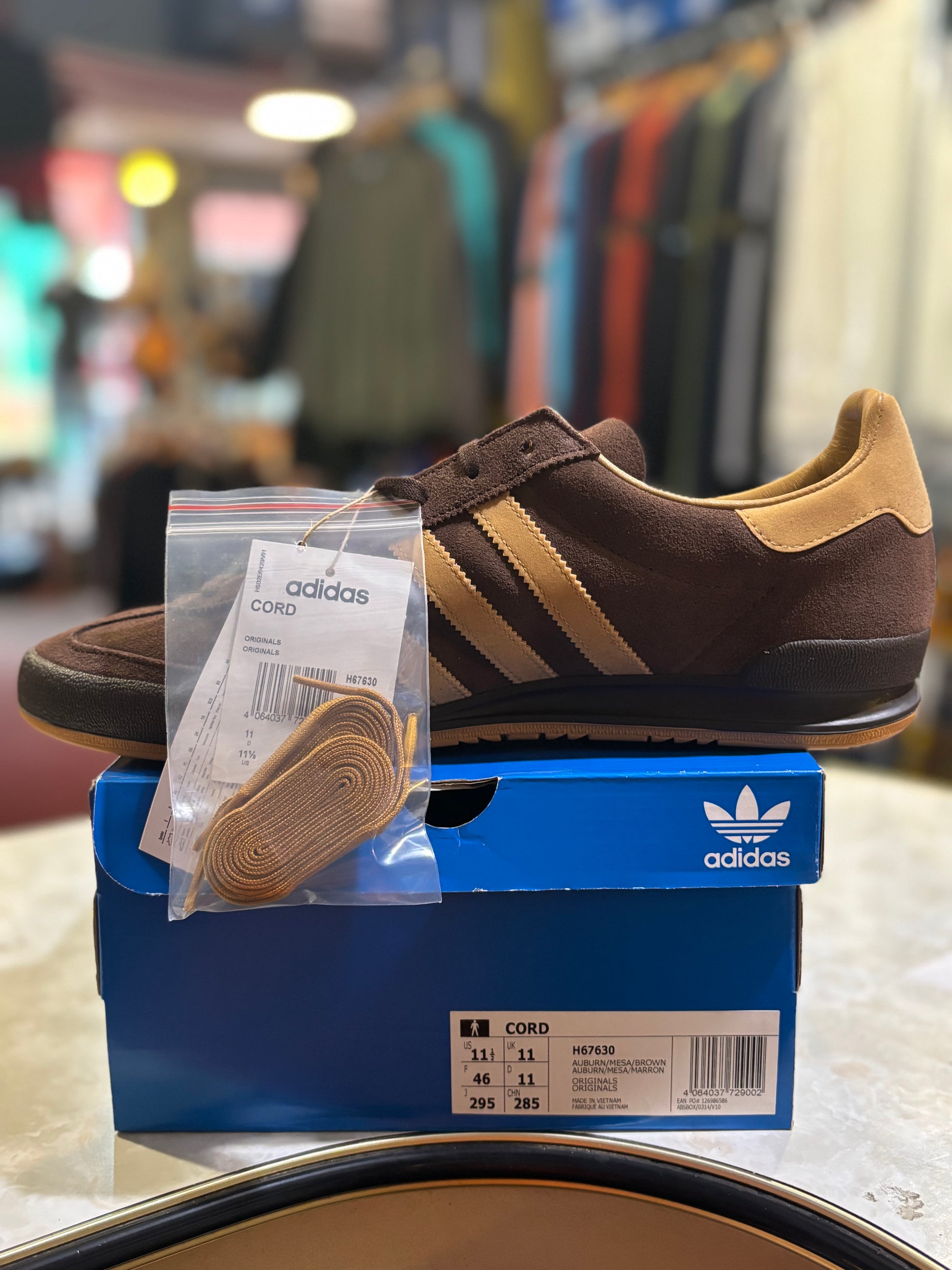 Adidas Cord H67630 Auburn Mesa Brown - Front view with extra laces on box