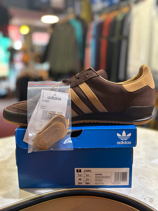 Adidas Cord H67630 Auburn Mesa Brown - Front view with extra laces on box