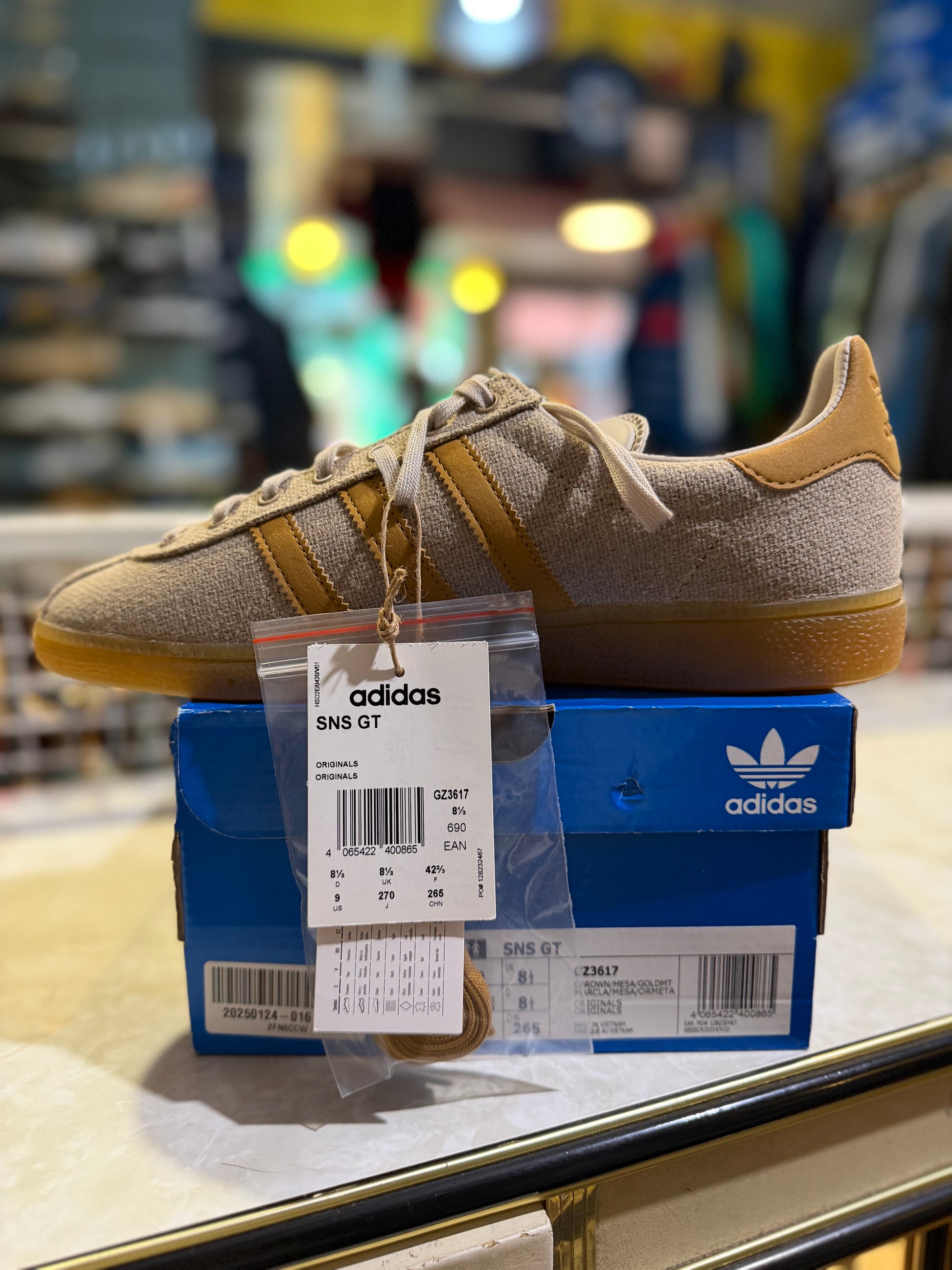 Adidas Originals SNS GT Brown Mesa Colony Gum - Tag and box detail