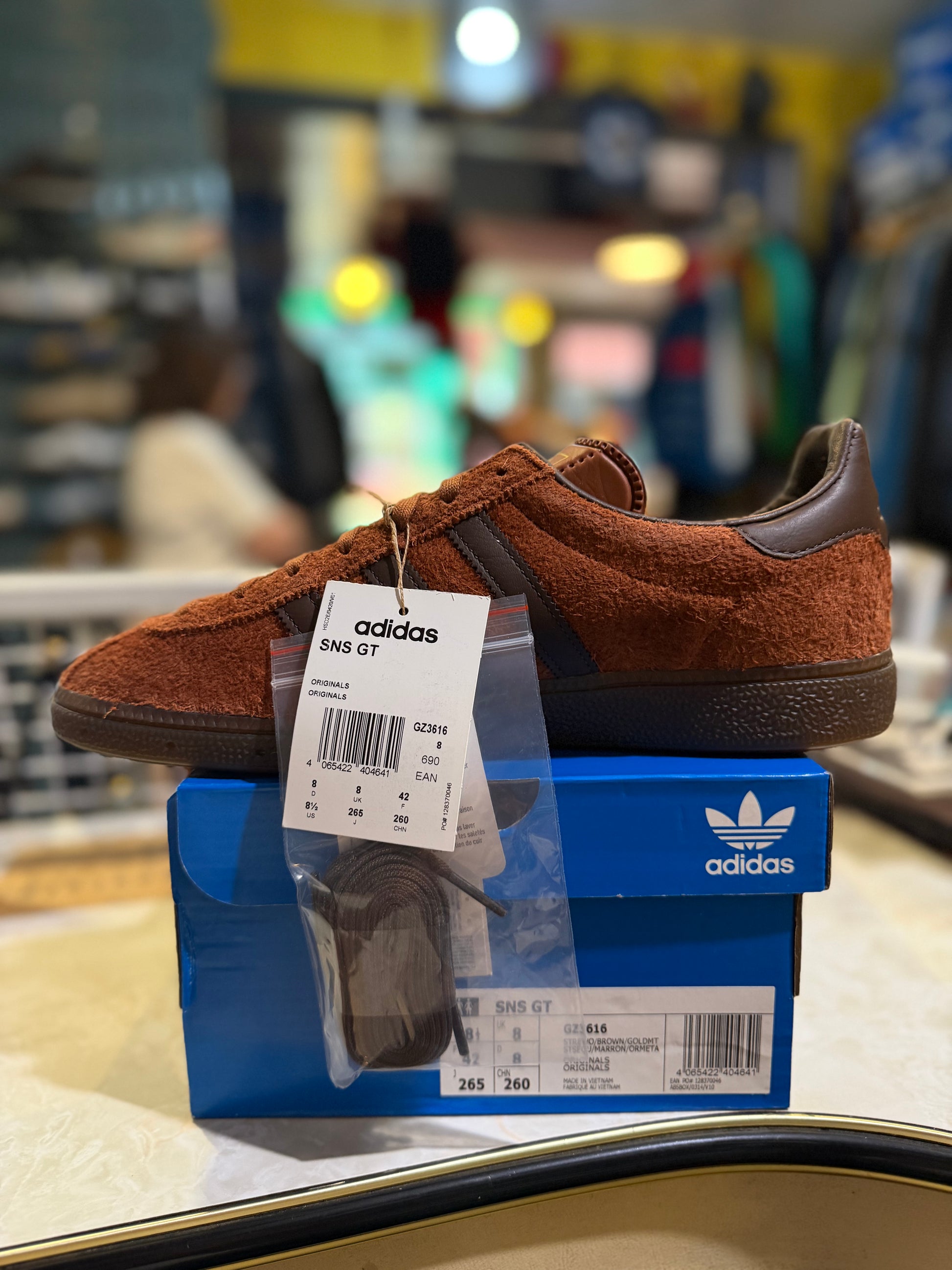 Adidas Originals SNS GT LA Trainer Straw Brown Gold Metallic - Tag and box detail