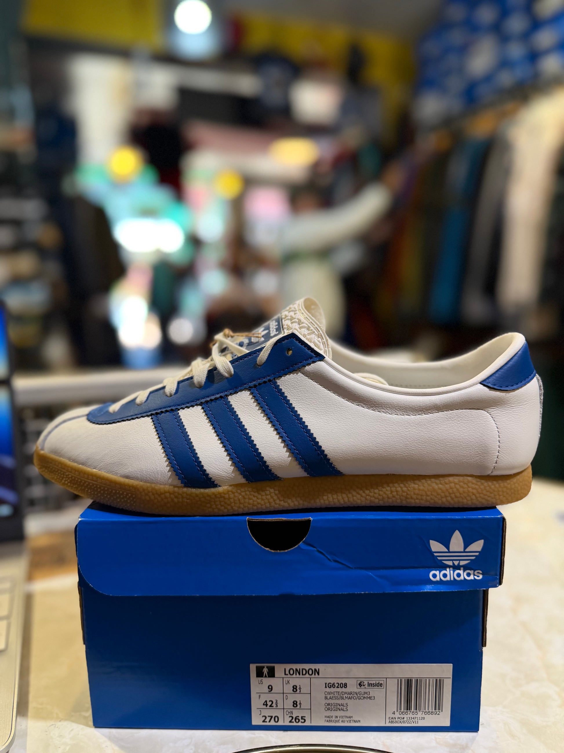 Adidas Originals London White Chalk Blue IG6208 UK 8.5 — side profile on box