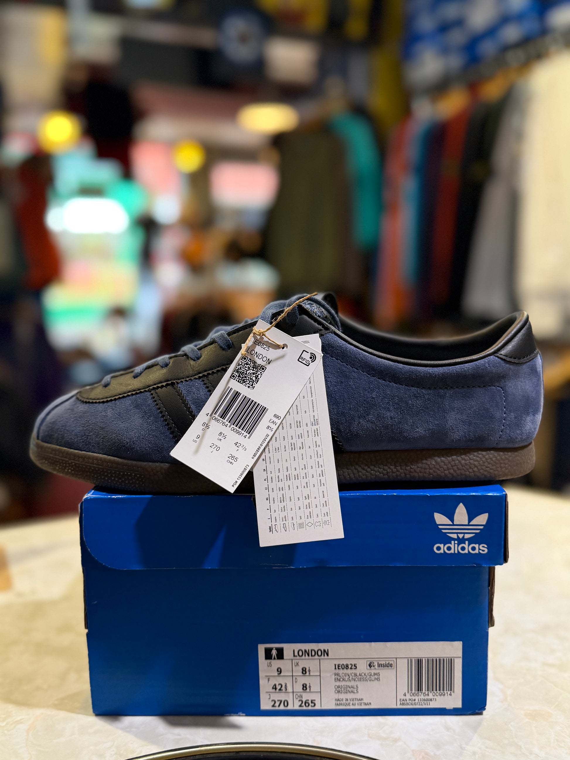 Adidas London Prelovi Black Gum UK 8.5 IE0825 - side view with tags on box