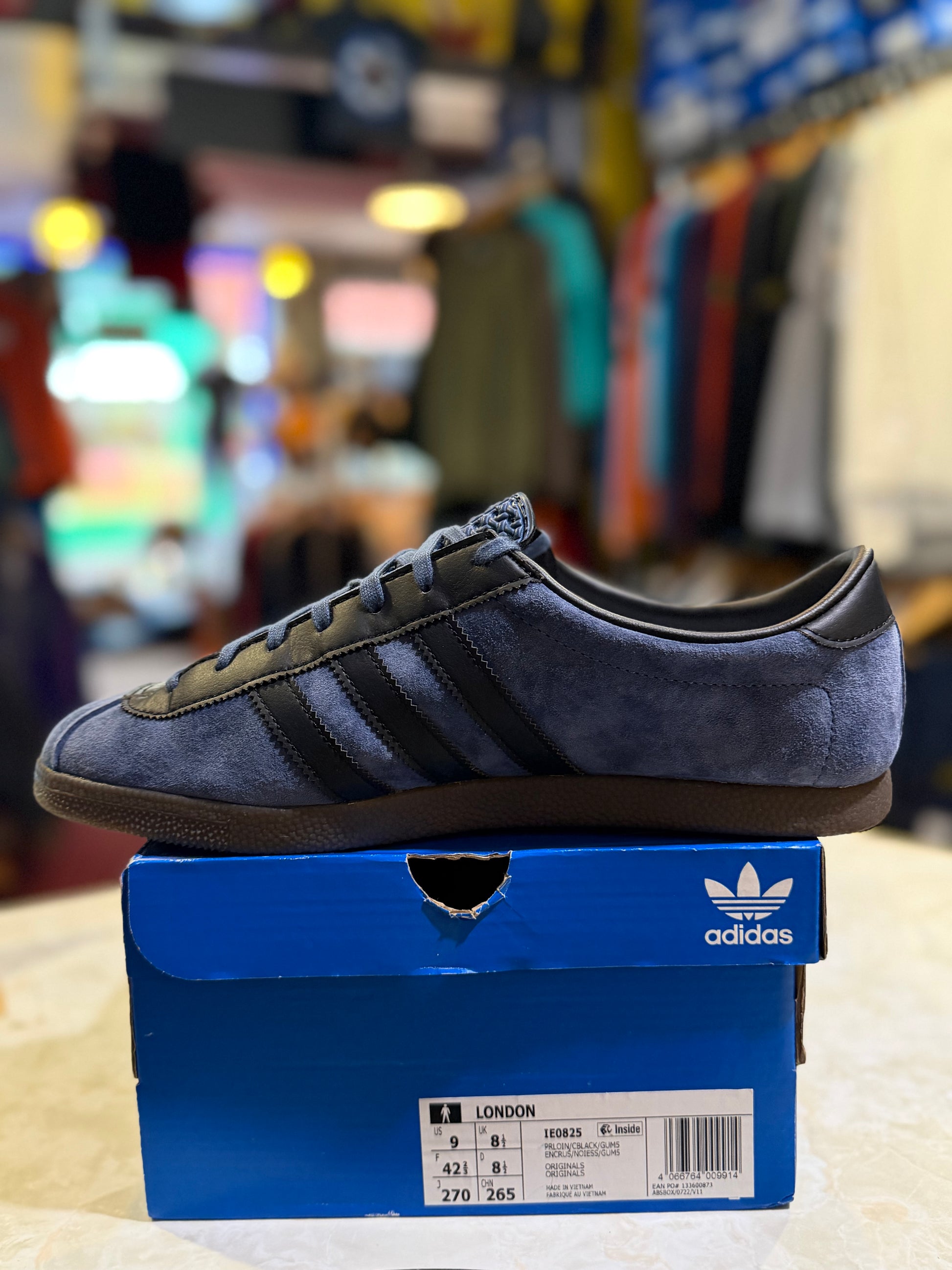 Adidas London Prelovi Black Gum UK 8.5 IE0825 - clean side profile on box