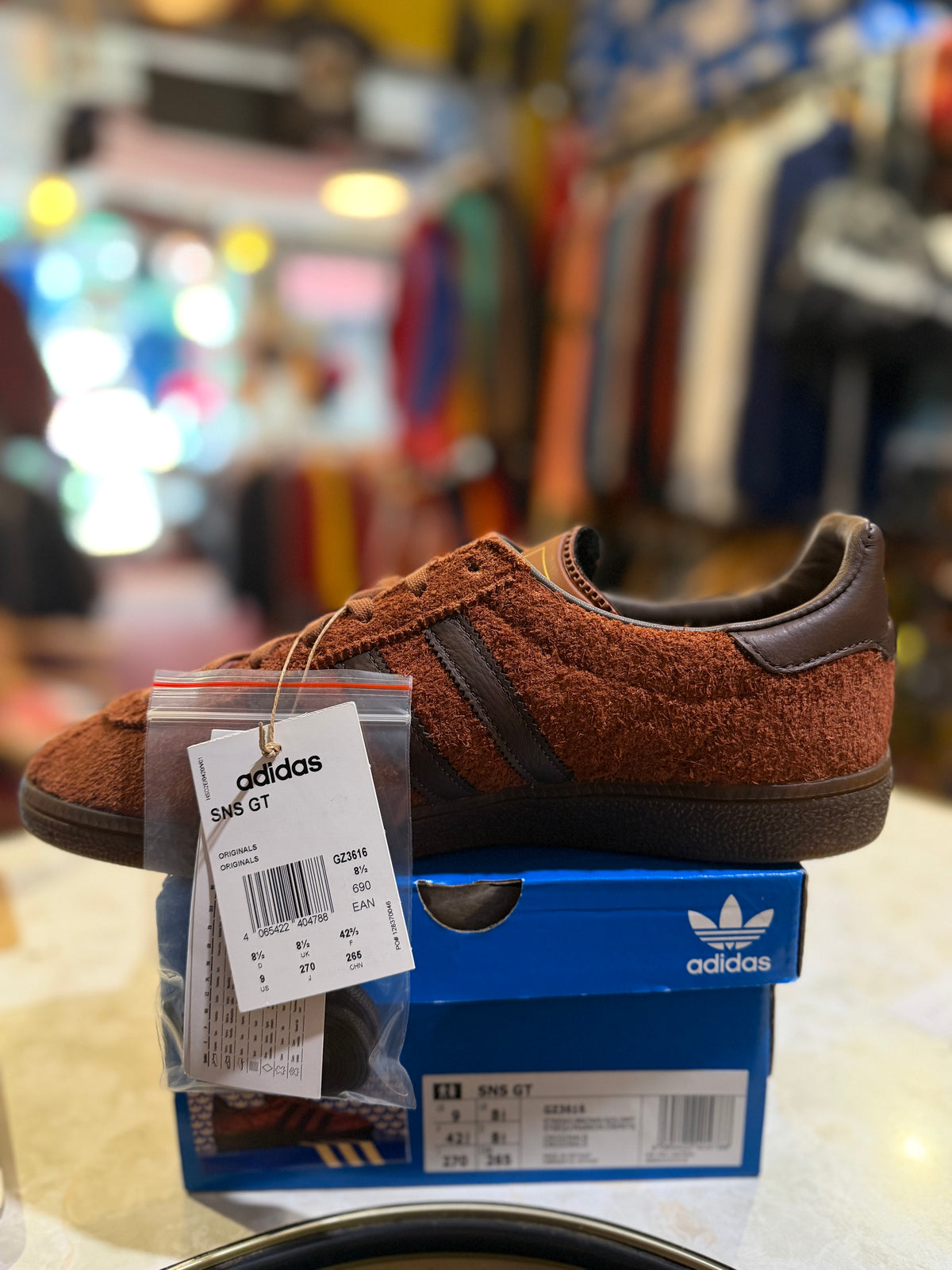 Adidas Originals SNS GT NYC Deep Brown / Dark Brown / Gold Metallic UK 8.5