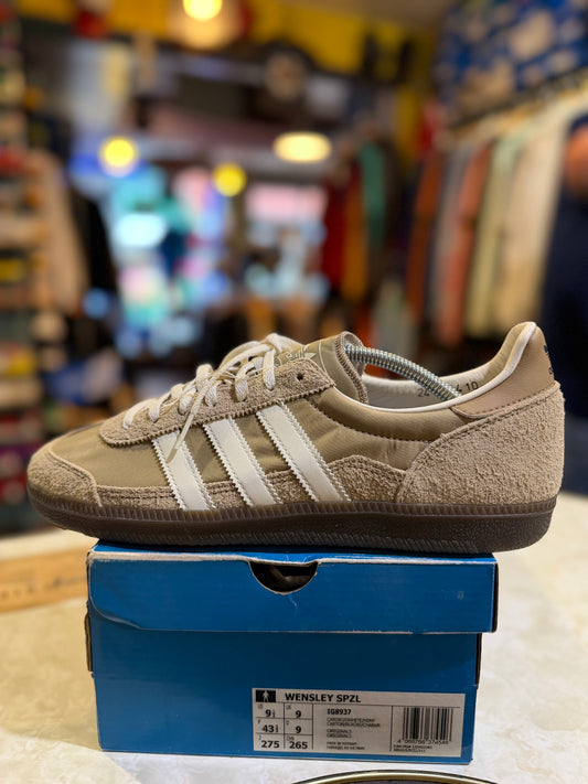 Adidas Wensley SPZL IG8937 Cardboard / Off White / Hemp UK 9, side view on original box